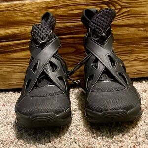 JORDAN AIR LATITUDE 720 TRIPLE BLACK NWB